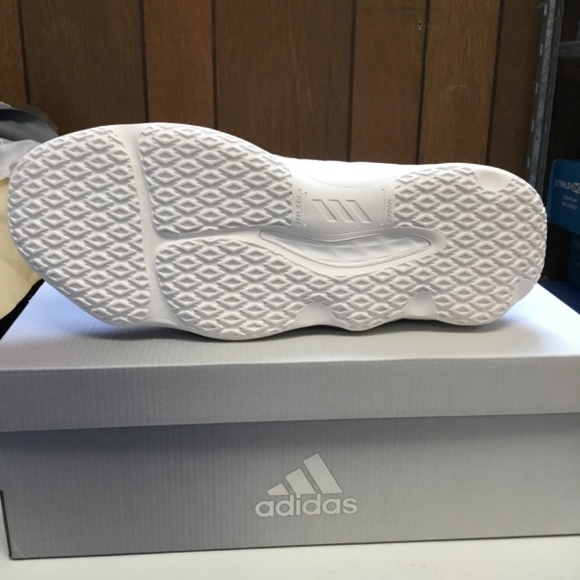 Size 9 White Adidas Exhibit A Mid basketball shoes main image 6